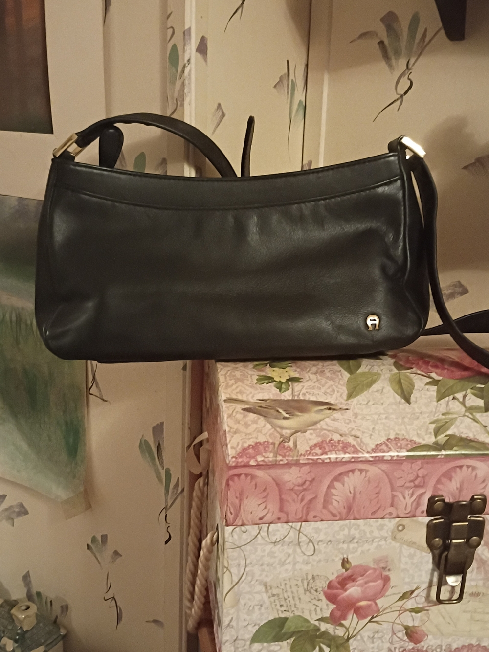 AIGNER Black Leather Shoulder Bag with Gold Accent